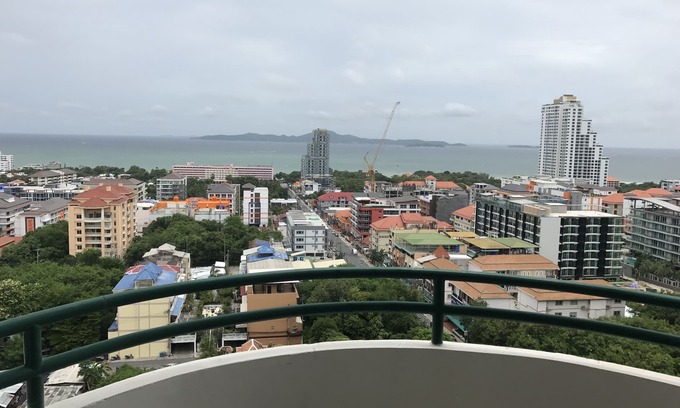 Pratumnak Hill Condominio | Amazing Sea and Island View with “WOW” Sunsets