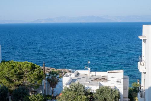 Rafina-Pikermi Apartamento | Amazing Sea View, Rafina Port, Athens Airport, Self-Check-in
