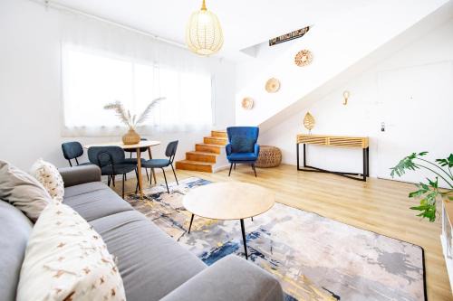 Tel Aviv City Center Apartamento | Amazing spacious Duplex with balcony and MAMAD