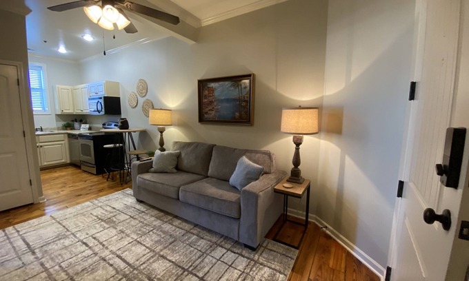 Corinth Apartamento | Amazing Suite nestled in downtown Corinth