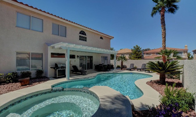 Silverado Ranch Casa | Amazing Summery Retreat~Pool-Spa-BBQ~South Strip