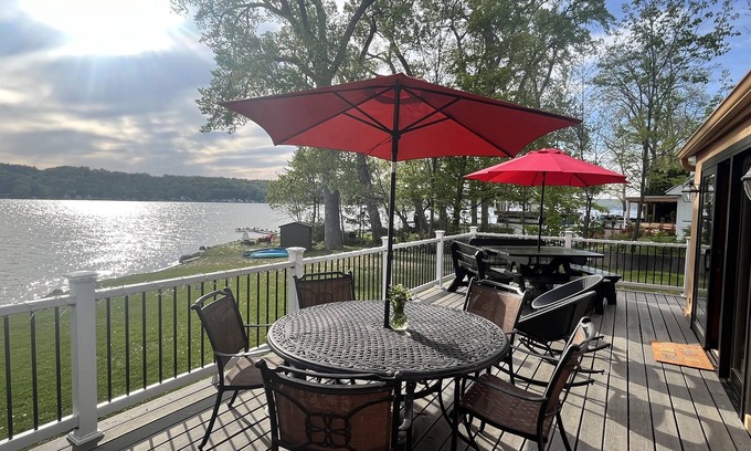 Conesus Casa | Amazing Sunsets! Great Yard, Parking & 1st Fl Bdrm