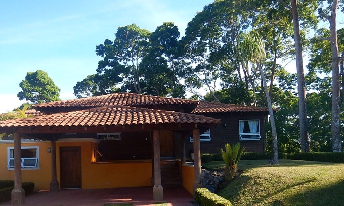 Puerto Barrios Casa | Increíble casa de tres habitaciones en Amatique Bay AB001