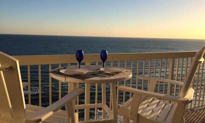 Miramar Beach Condominio | ¡Nuestros huéspedes nos califican como los mejores! 3 habitaciones privadas para dormir 2 baños, sillas de playa gratis
