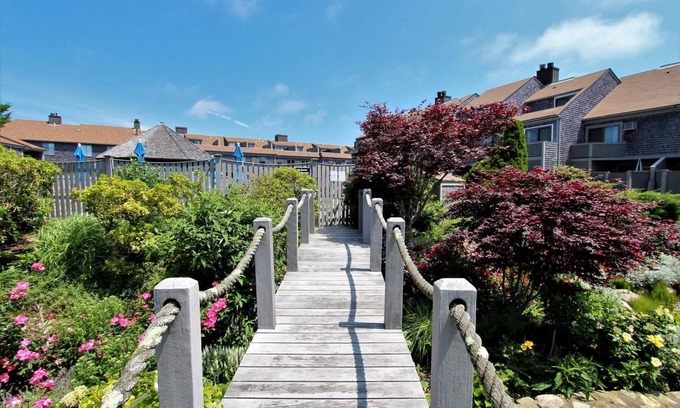 Hyannis Casa | Amazing townhouse in oceanfront resort, pool, beach