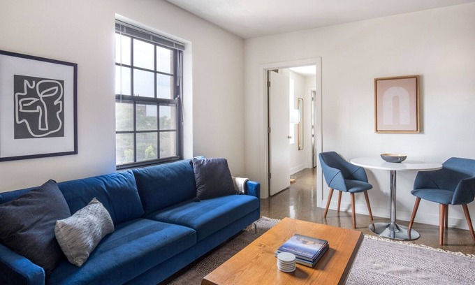 Uptown Apartamento | Amazing Uptown 1BR w/ Gym & Indoor Pool, nr L Red Line, by Blueground