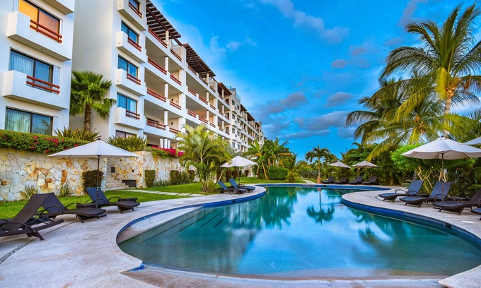 Downtown San Jose del Cabo Condominio | Master Suite 3BD / 3BTH con una vista increíble de la bahía de San José del Cabo.