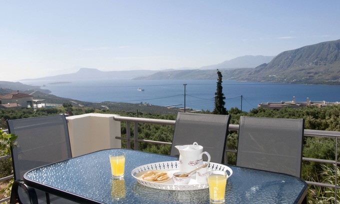 Pitharion Apartamento | Vista única, en contacto con la naturaleza cretense.