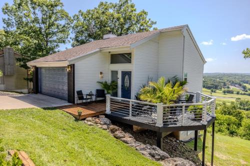 Kaiser Casa | Amazing Views, 3 Patios, Game Room, Modern Update