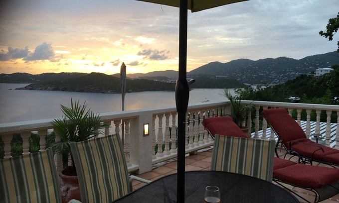 Flag Hill Casa | Amazing views and great location - 4 Bedroom Estate Bakekroe in St Thomas