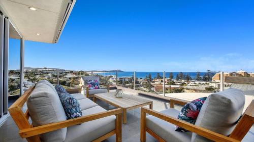 Wamberal Casa | Amazing Views and Short Walk To Beach