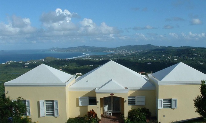 Estate Clairmont Villa | Increíbles vistas que ofrece este centro de la isla Villa con piscina y jacuzzi
