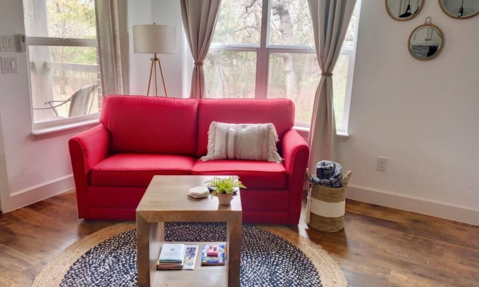South Arlington Casa | Amazing Views! Nature 3 Porches Wi-fi Secluded .5mi to downtown dine/shop