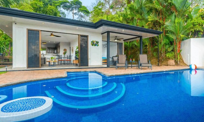 Ciudad Cortes Casa | Amazing views of Ojochal and Pacific Ocean-Walk to restaurant-private-Gated-Pool