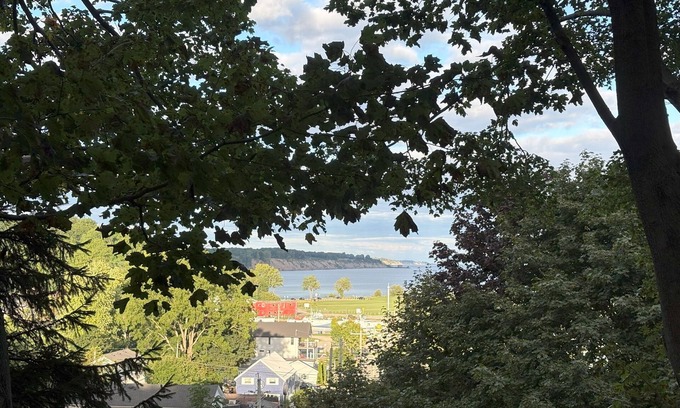 Port Stanley Cabaña | Amazing Views of Two Beaches – Treehouse Retreat with Wildlife & Waves