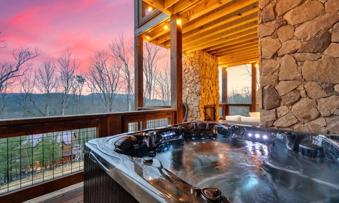 Walland Cabina | Amazing Views Rustic Lodge - Indoor Pool, Firepit, and Gameroom!