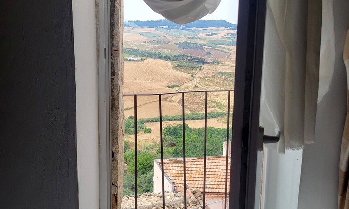 Montenero di Bisaccia Casa | Impresionantes vistas, casa de piedra en el centro histórico a 15 minutos del mar Adriático