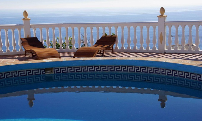 Velilla-Taramay Villa | Estupenda villa con vistas panorámicas al mar cerca del mar