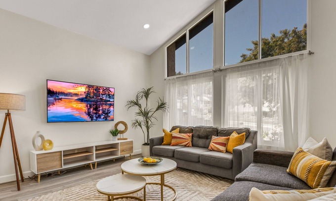Torrance Casa | Amazingly Designed Outstanding Torrance Home | LUX