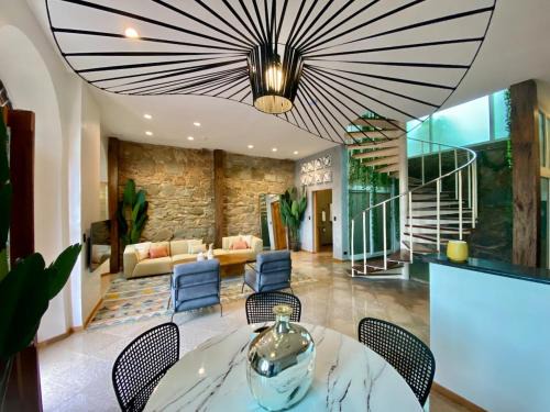 Casco Viejo Apartamento | AmazINN Places private Splash Pool and relaxing Sound of Sea