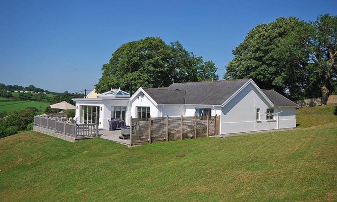 Saundersfoot Casa | Amber Cottage - Luxury Cottage, Hot Tub, Sea Views and Log Burner
