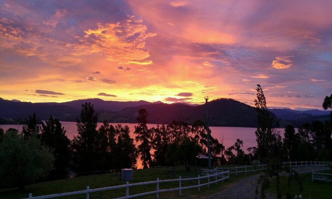 Wattle Grove Cama Y Desayuno | Ambience on Huon Bed & Breakfast