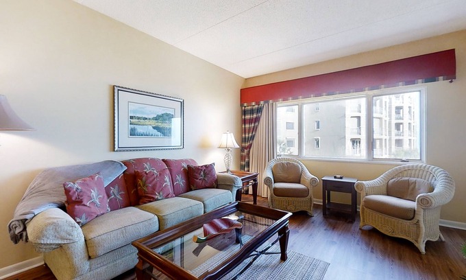 American Beach Condominio | Amelia Island Plantation Condo with Side Ocean View, Balcony, WiFi & Shared Pool