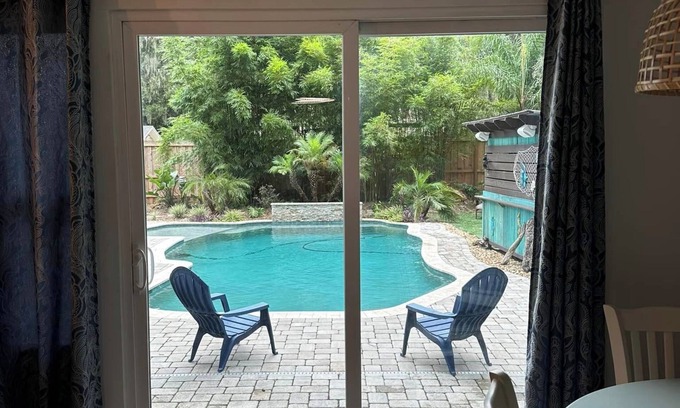Fernandina Beach Cabaña | Amelia Island Beach Cottage 3BR/2BA w/private pool and hot tub, spacious parking