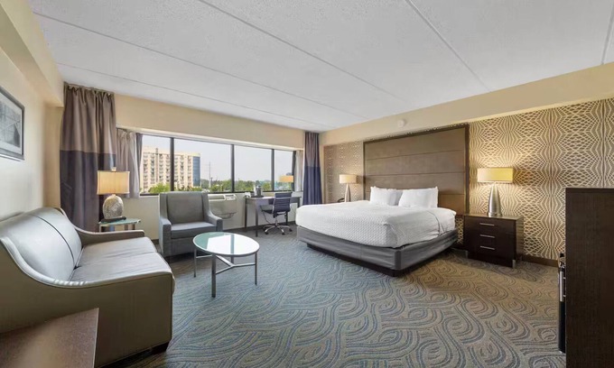 South Loop Apartamento | Amenity Rich Spacious King Suite