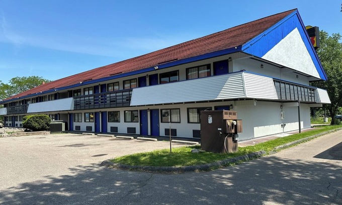 Flint Hotel | American Inn and Suites Bishop