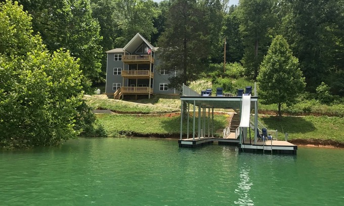 La Follette Casa | American Spirit: SUPER Location; Pendiente suave; Dbl Deck Dock w / slide; Duerme 31