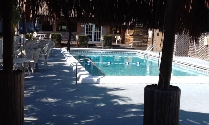 Coral Shores Hotel | Americas Best Inn and Suites Fort Lauderdale North