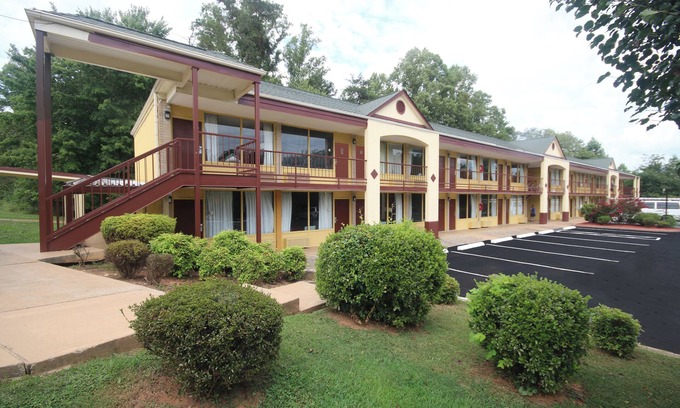 Pilot Mountain Hotel | Sleep well Inn and Suites