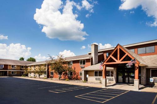 Menomonie Hotel | AmericInn by Wyndham Menomonie