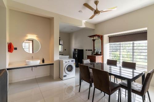 Thrissur Apartamento | Amminis Mansion by Doris Homes
