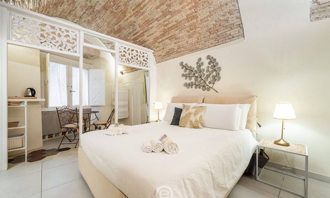 Historic Castle District Casa | Amo Castle Rooms - Suite Gold