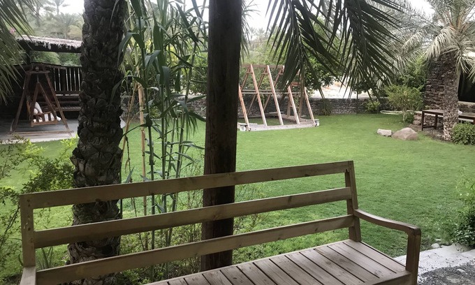 Al Qurayyah Chalet De Esquí | Among the Mountains