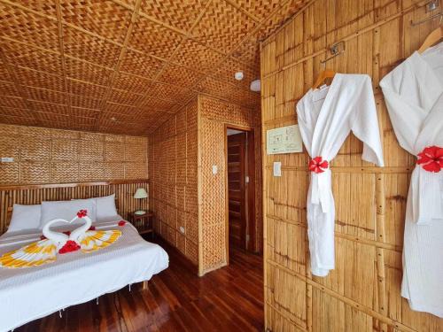 Balabag Apartamento | Amor Penthouse/Honeymoon Suite with Jacuzzi - Best View in the Island. Hidden Paradise!