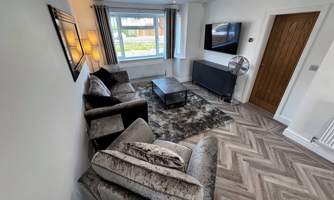 Aylesbury Casa | Amora Stays, Luxury 3 bedroom home, in the heart of Aylesbury.