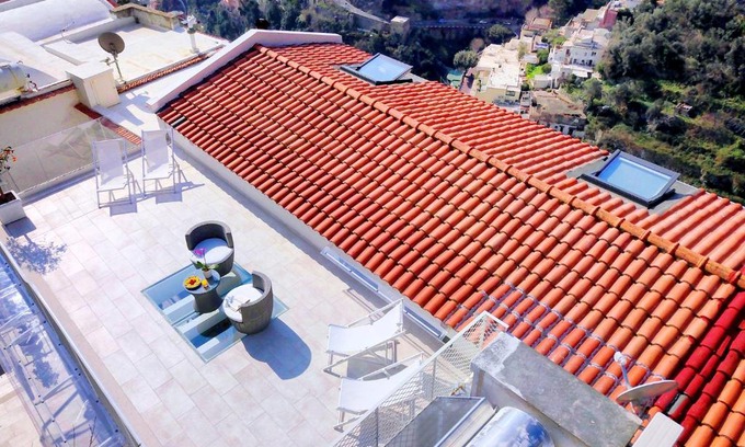 Liparlati Casa | Amore Rentals - Casa Cristallo
