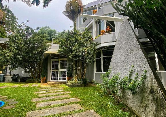 Carapicuiba Casa | Ampla casa em meio à natureza