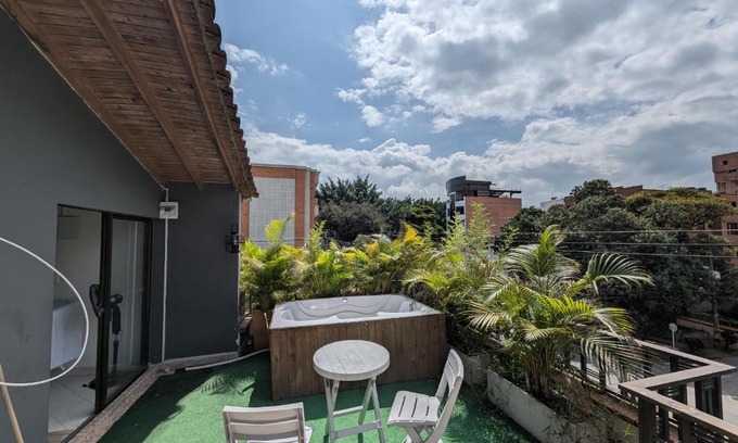 La Castellana Apartamento | Amplio Apto con Jacuzzy Terraza 2B 4hab Laureles