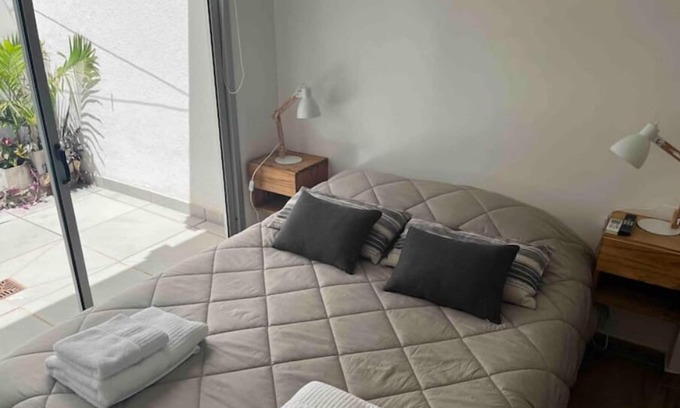 Comuna 15 Apartamento | Amplio estudio en planta baja con seguridad