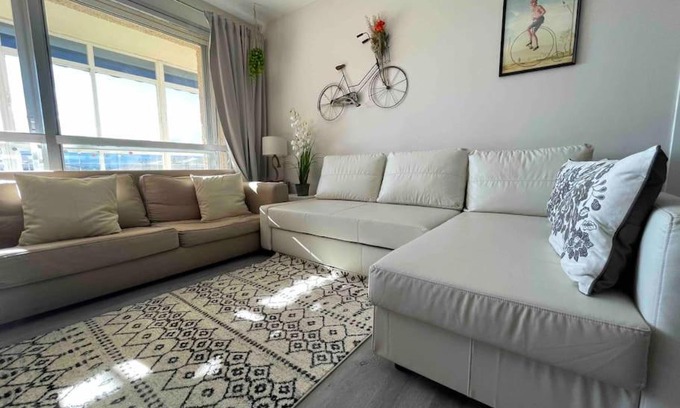 Parque de la Coruna Apartamento | Amplio piso sierra. Bien comunicado con Madrid.