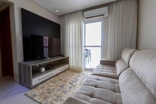 Canto do Forte Apartamento | Amplo apto no Forte, Wifi, AR, na quadra da praia