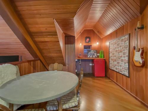 Campos do Jordao Apartamento | Amplo Duplex - Capivari - 5 Qts - Lareira - Lazer