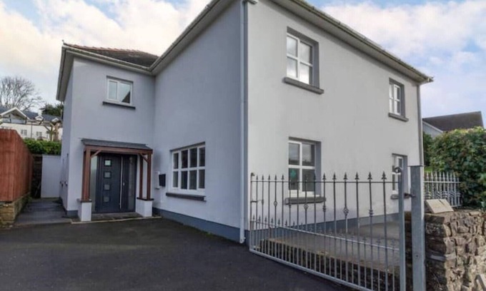 Amroth Casa | Amroth Holiday home with Sea Views
