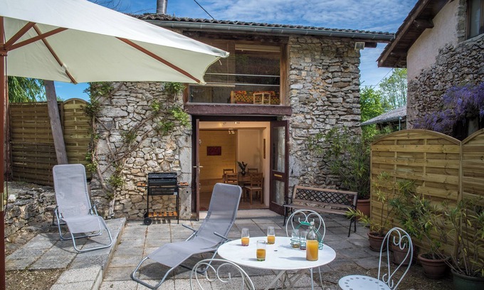 Rochechinard Casa | An artist's studio awaits you in the Vercors Regional Nature Park.