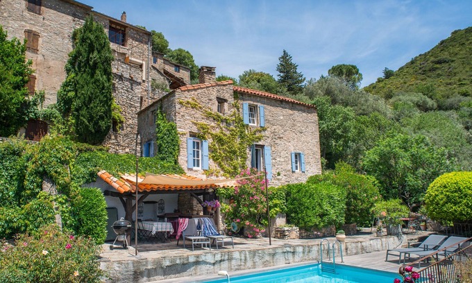Vieussan Cabaña | Una auténtica casa de piedra, piscina, jardín y vistas impresionantes