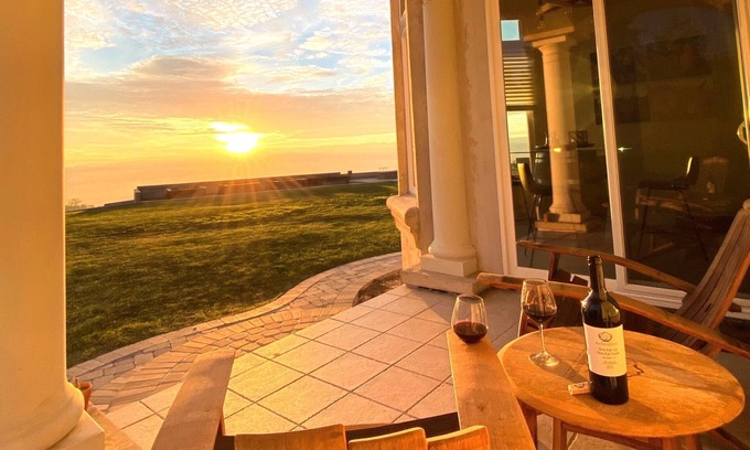San Martin Casa | An elegant B&B with a pool & hot tub located above Moose Mountain Vineyards